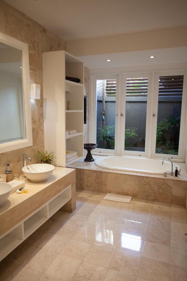 Lakshmi Luxury Villas, Walk To The Beach And Seminyak Shopping Екстер'єр фото